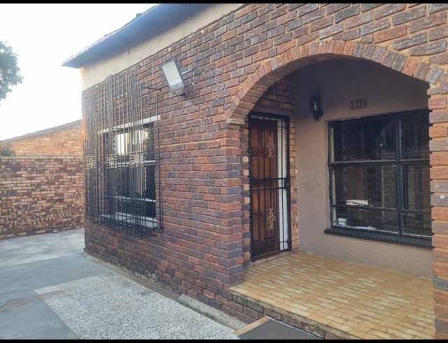 2 BEDROOM HOUSE FOR SALE IN PIMVILLE